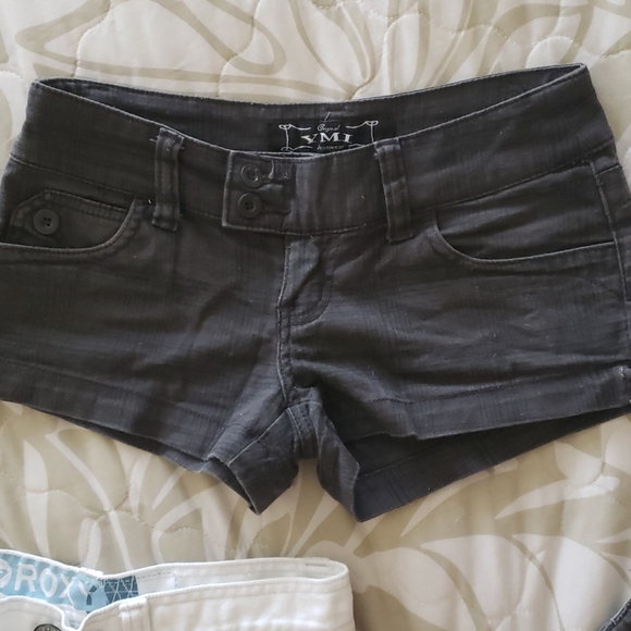 Shorts - Picture 4 of 5